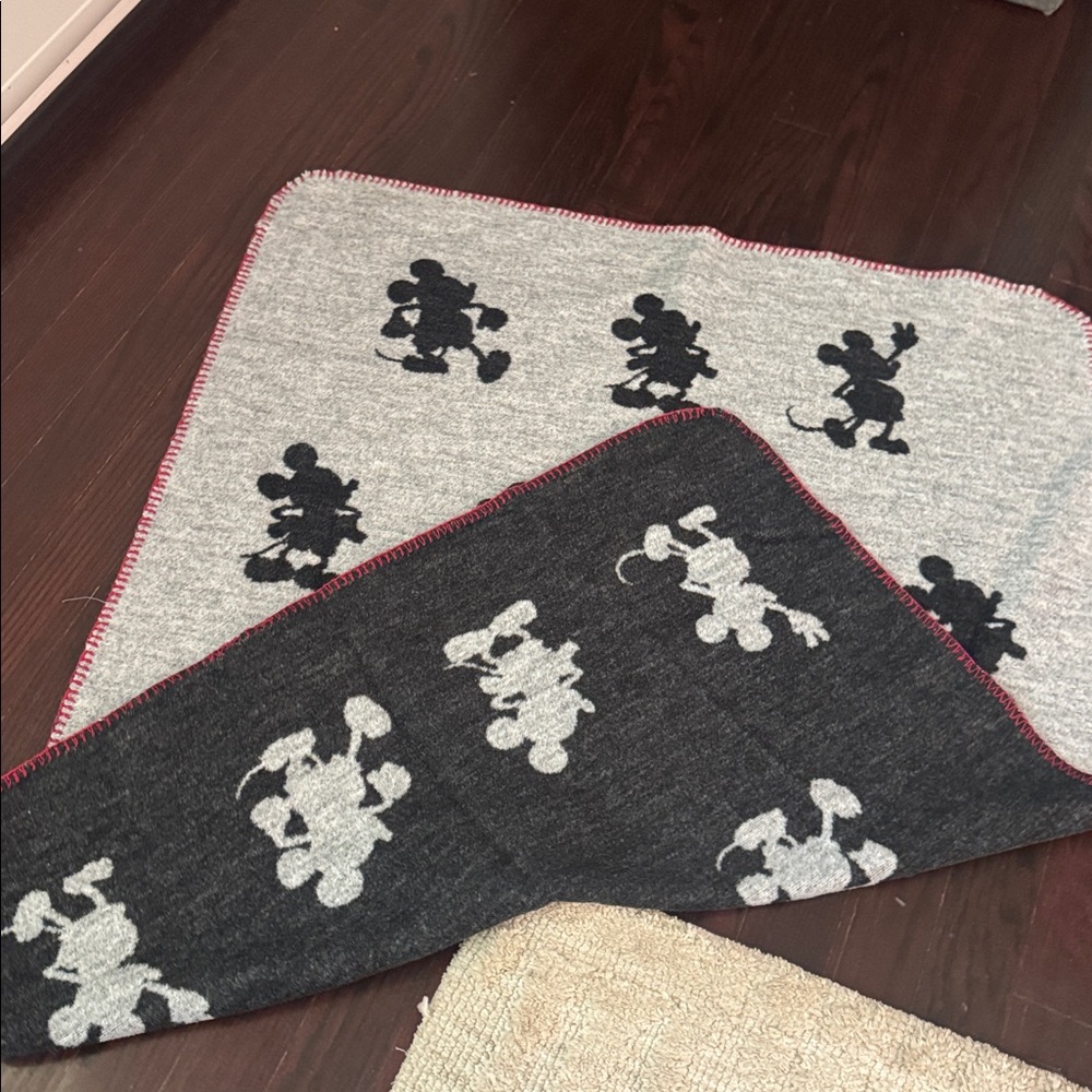 Mickey Mouse bundle - Picture 3 of 8